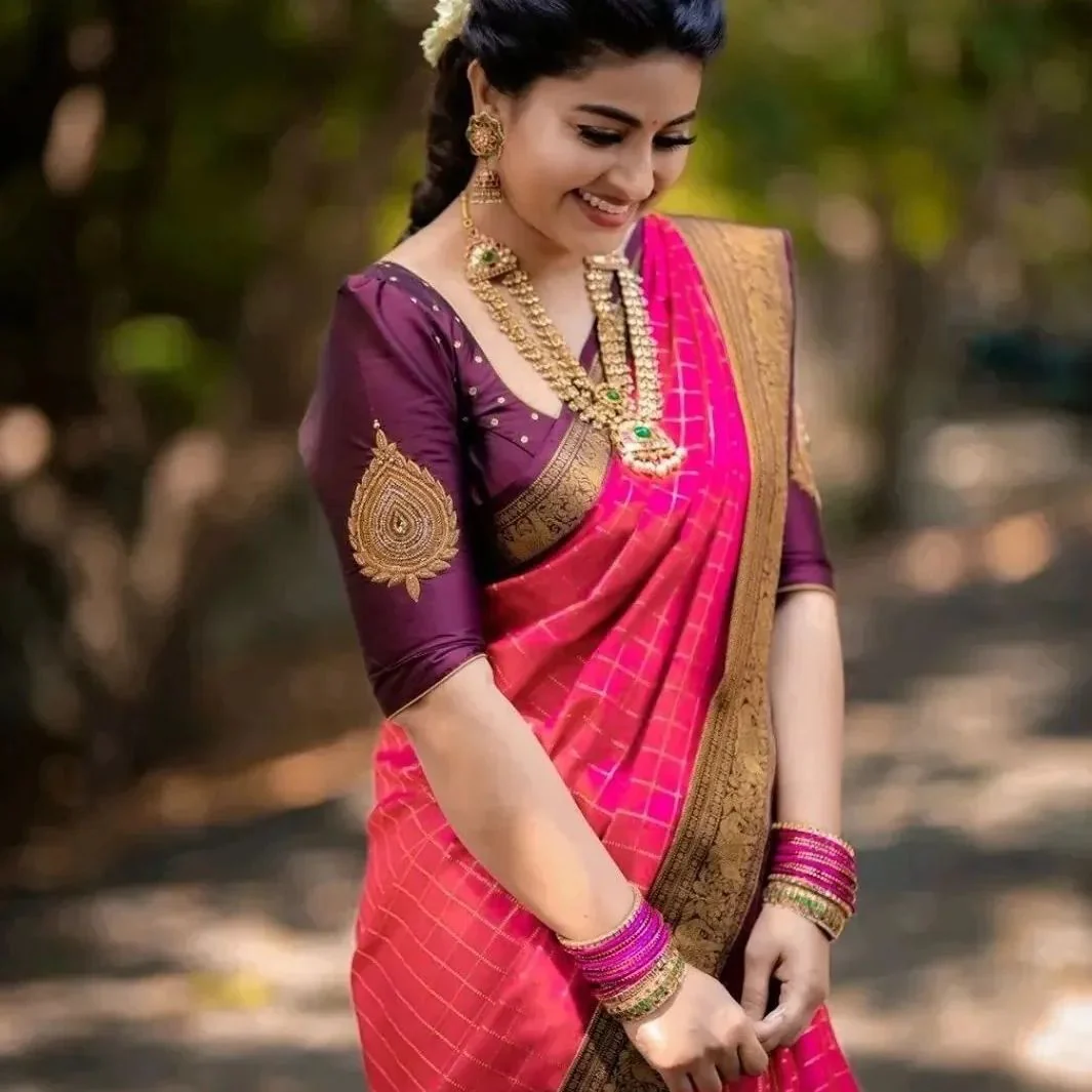 Snappy Pink Soft Silk Saree With Artistic Blouse Piece - Image 6