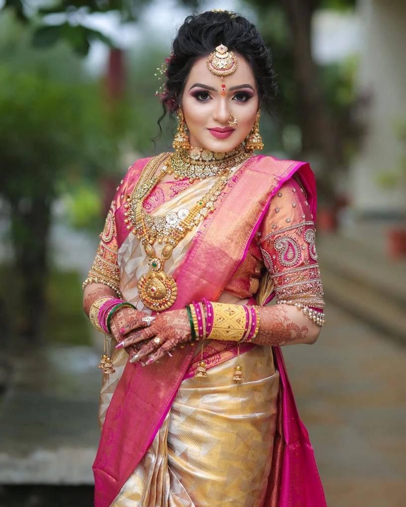 Snazzy Beige Soft Silk Saree With Opulent Blouse Piece - Image 2
