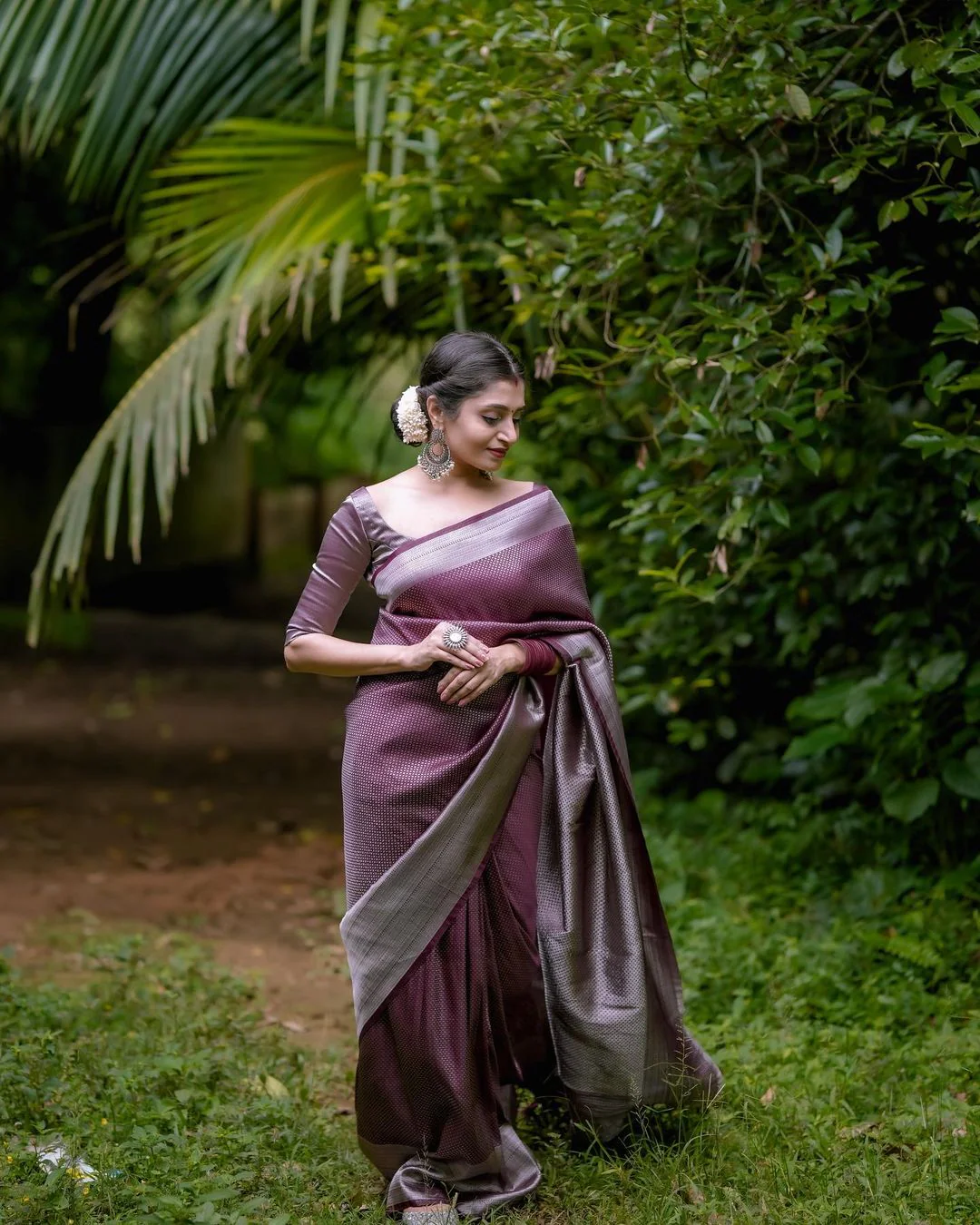 Snazzy Brown Soft Silk Saree with Tempting Blouse Piece - Image 5