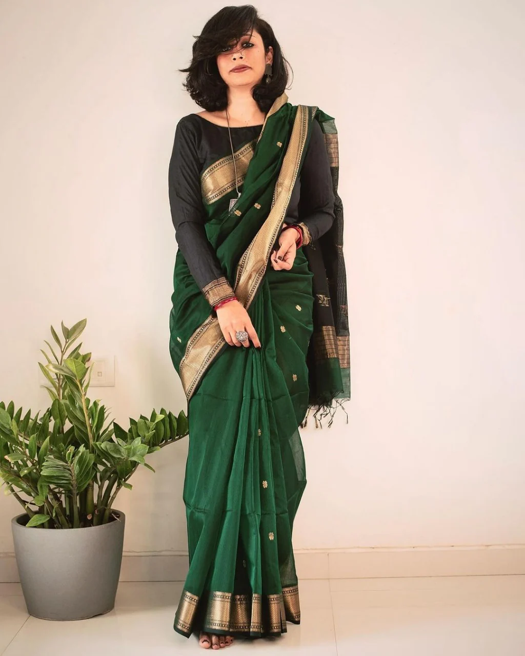 Snazzy Dark Green Linen Silk Saree With Glittering Blouse Piece - Image 2