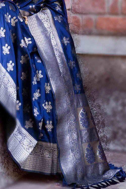 Snazzy Navy Blue Pure Banarasi Silk Saree with Magnetic Blouse Piece - Image 3