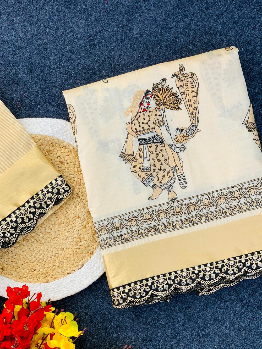 Snazzy Off White Kalamkari Thread Work Tussar Silk Saree With Opulent Blouse Piece - Image 2