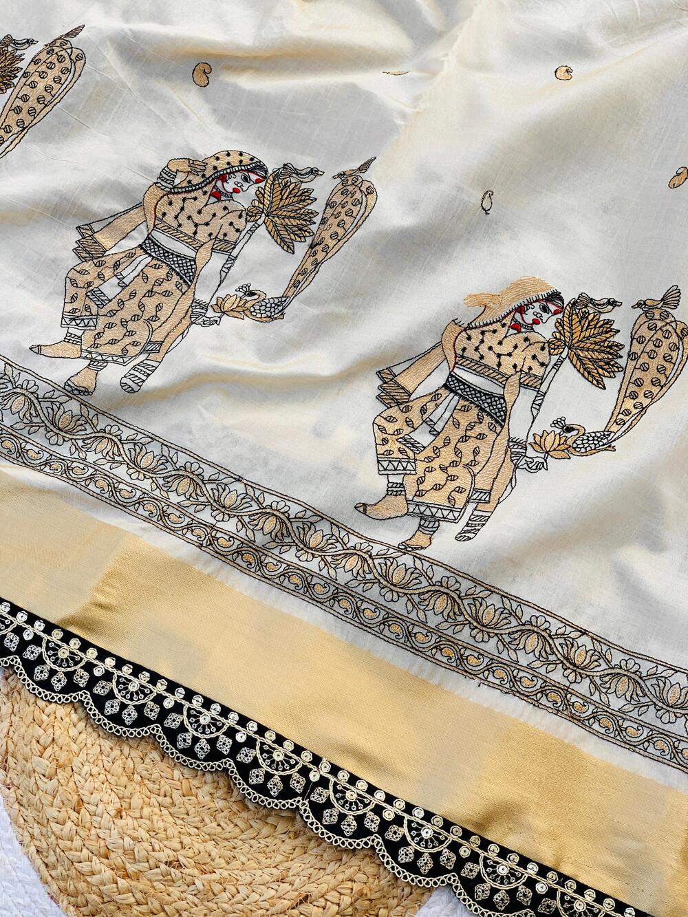 Snazzy Off White Kalamkari Thread Work Tussar Silk Saree With Opulent Blouse Piece - Image 6