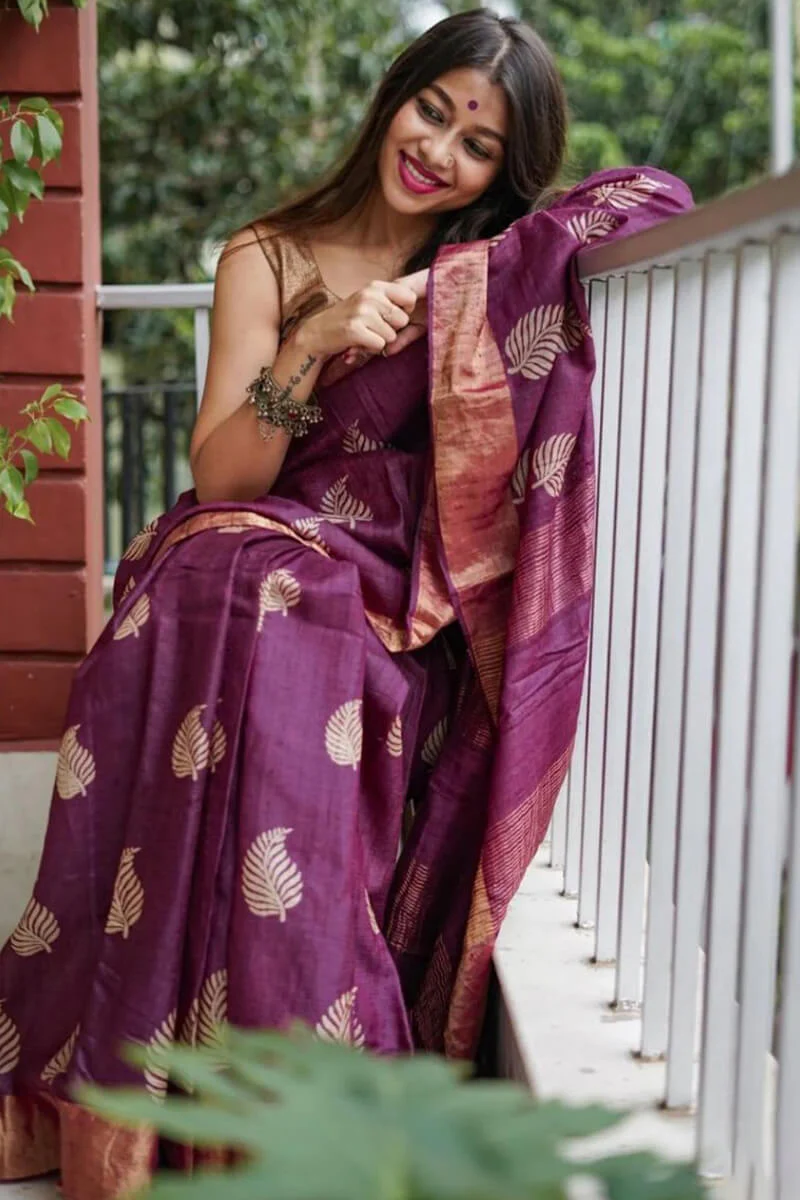 Snazzy Purple Linen Silk Saree With Imaginative Blouse Piece - Image 7