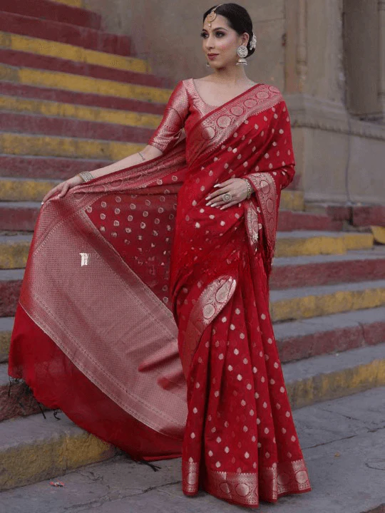 Snazzy Red Soft Silk Saree With Unequalled Blouse Piece - Image 4