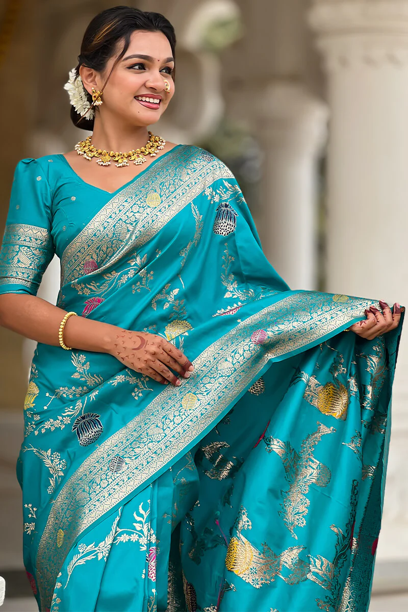 Snazzy Sea Green Soft Banarasi Silk Saree With Sumptuous Blouse Piece - Image 4