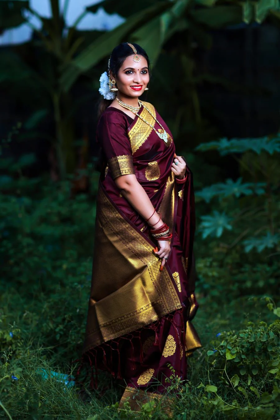 Snazzy Wine Soft Banarasi Silk Saree With Gratifying Blouse Piece - Image 3
