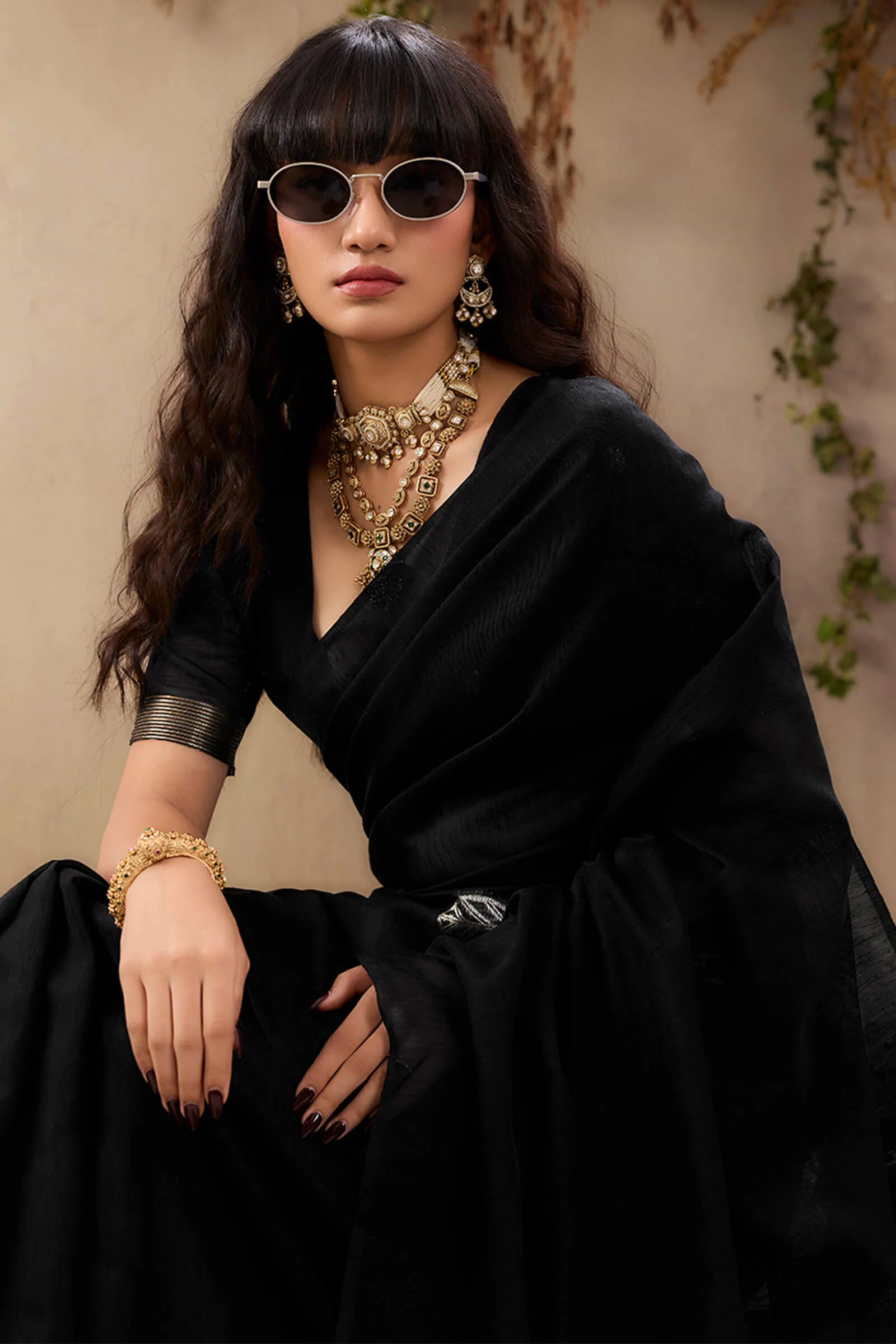 Sonorous Black Cotton Silk Saree With Impressive Blouse Piece - Image 2