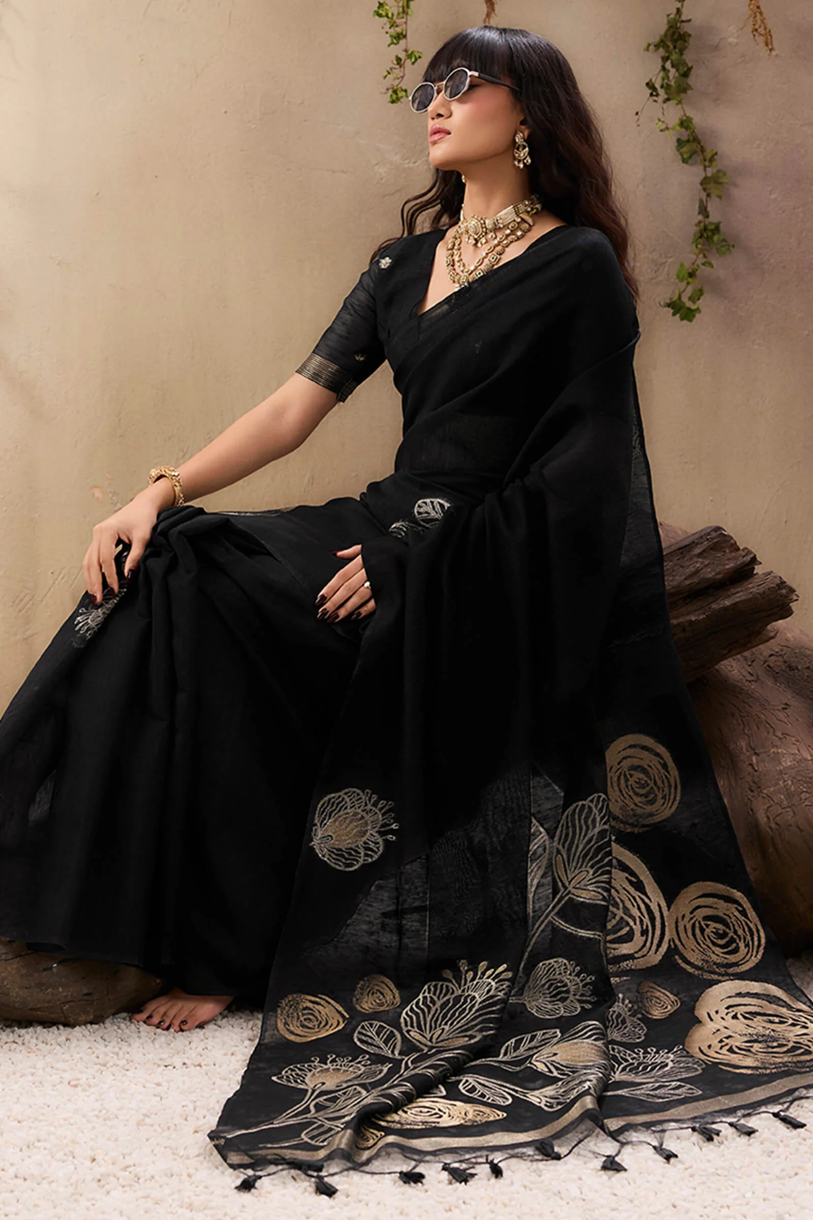 Sonorous Black Cotton Silk Saree With Impressive Blouse Piece - Image 3