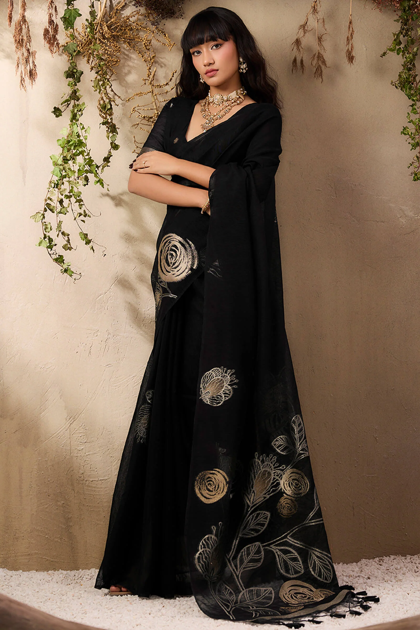 Sonorous Black Cotton Silk Saree With Impressive Blouse Piece - Image 4