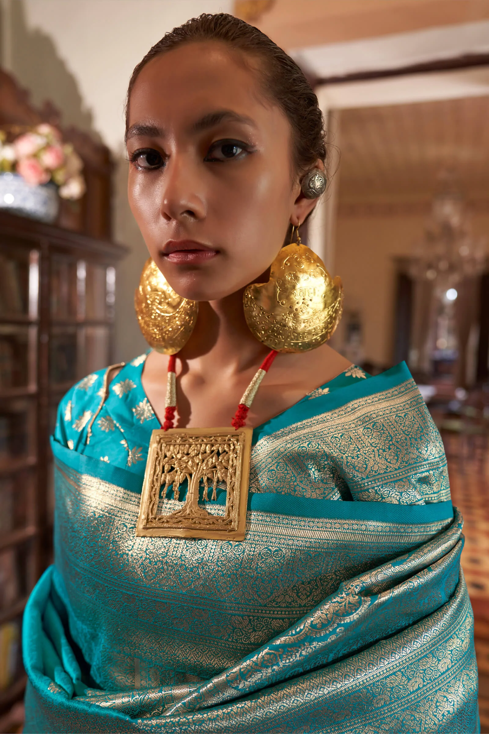 Sonorous Firozi Soft Banarasi Silk Saree With Charismatic Blouse Piece - Image 3
