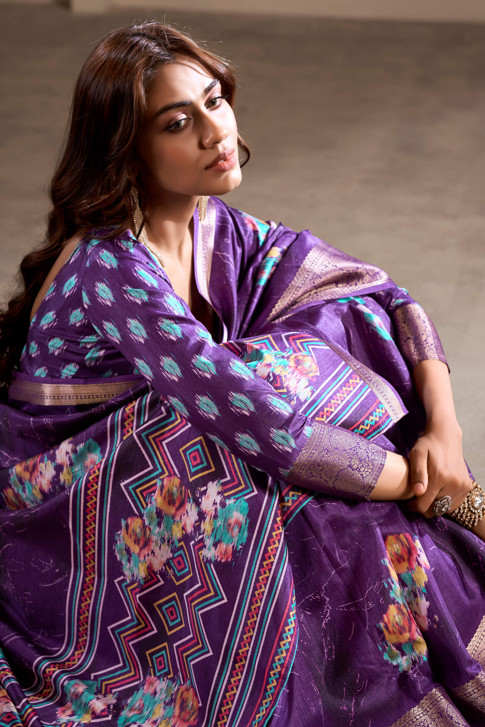 Sonorous Purple Digital Printed Dola Silk Saree With Exemplary Blouse Piece - Image 2