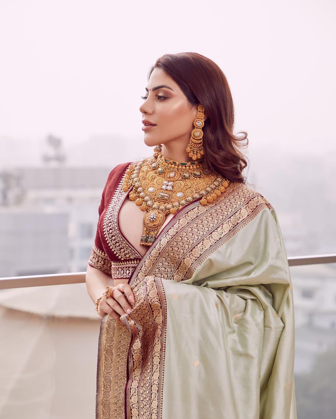 Sophisticated Grey Soft Silk Saree With Skinny Blouse Piece - Image 3