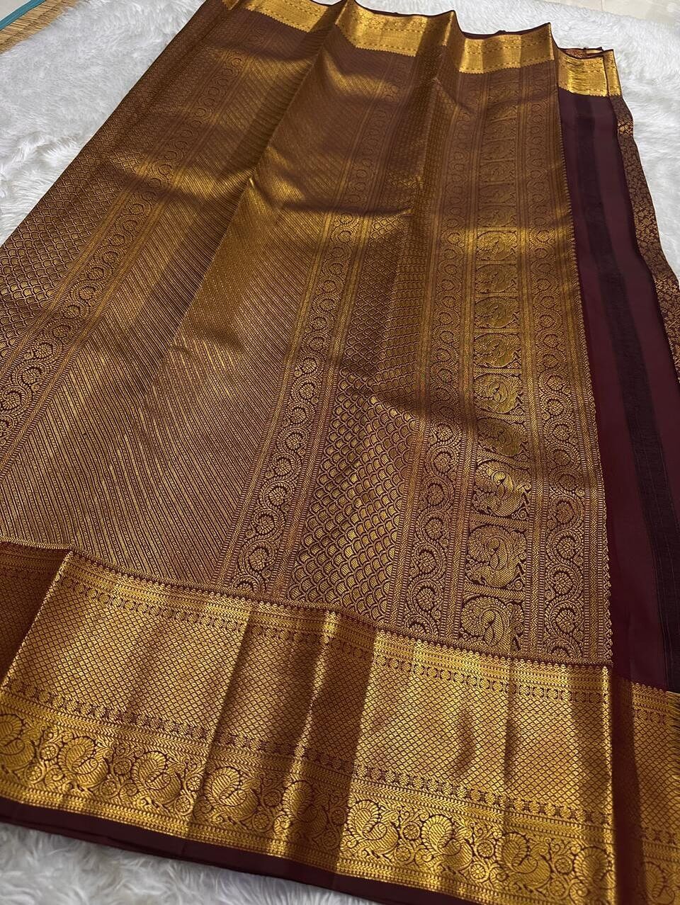 Splendiferous Wine Pure Zari Weaving Banarasi Silk Saree With Flamboyant Blouse Piece - Image 3
