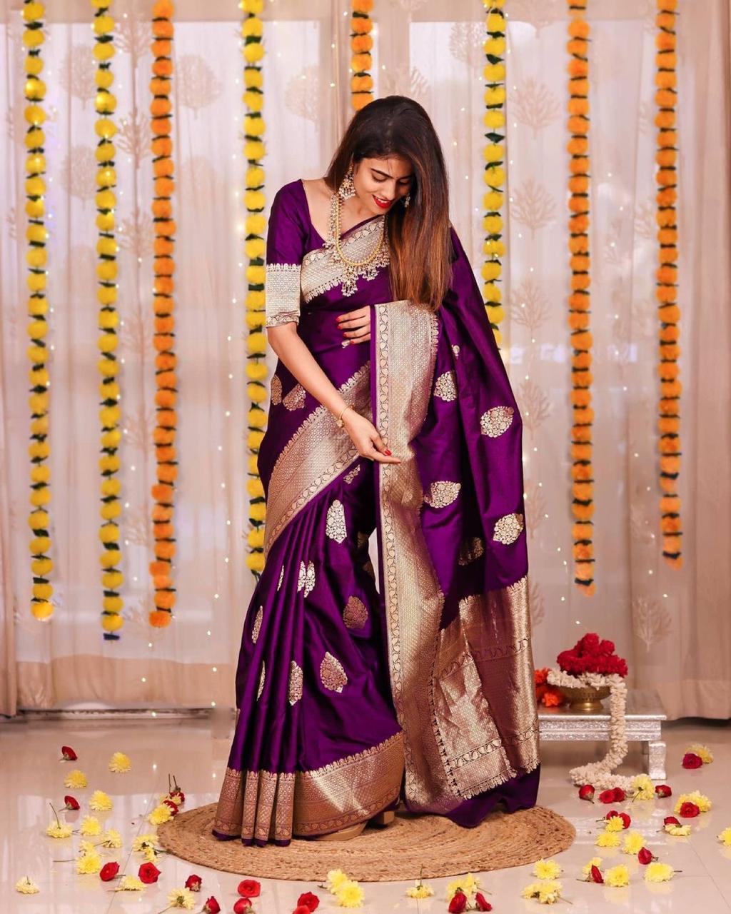 Splendorous Purple Soft Banarasi Silk Saree With Luxuriant Blouse Piece - Image 3