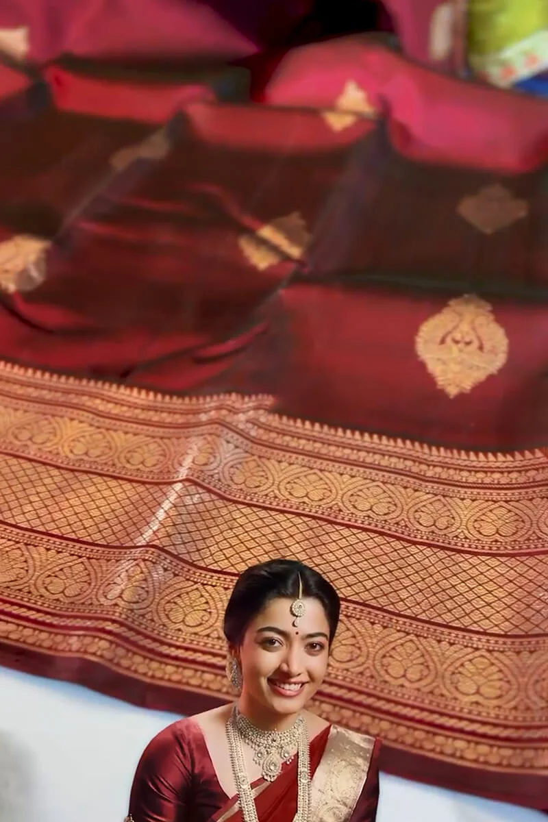 Splendorous Wine Soft Banarasi Silk Saree With Nebula Blouse Piece - Image 3