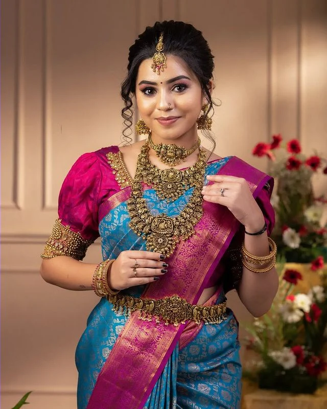 Staggering Firozi Soft Banarasi Silk Saree With Imaginative Blouse Piece - Image 5