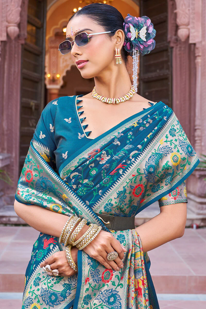 Staggering Rama Paithani Silk Saree With Conflate Blouse Piece - Image 2
