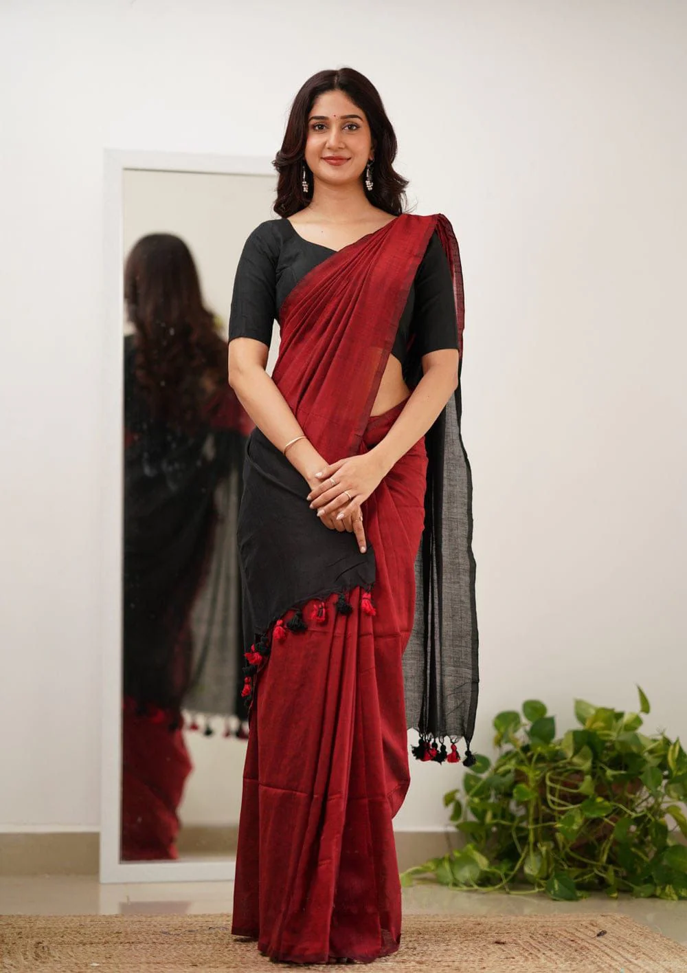 Staggering Red Cotton Silk Saree With Brood Blouse Piece - Image 4