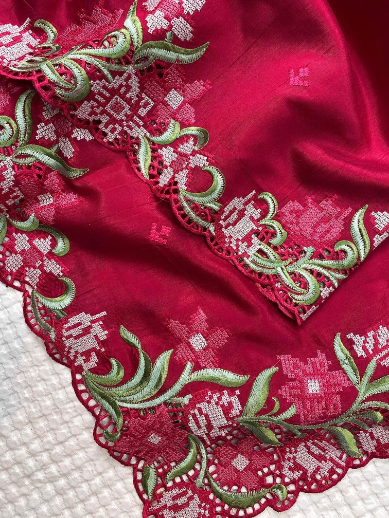 Staring Dark Pink Embroidery Work Tussar Silk Saree With Glowing Blouse Piece - Image 3