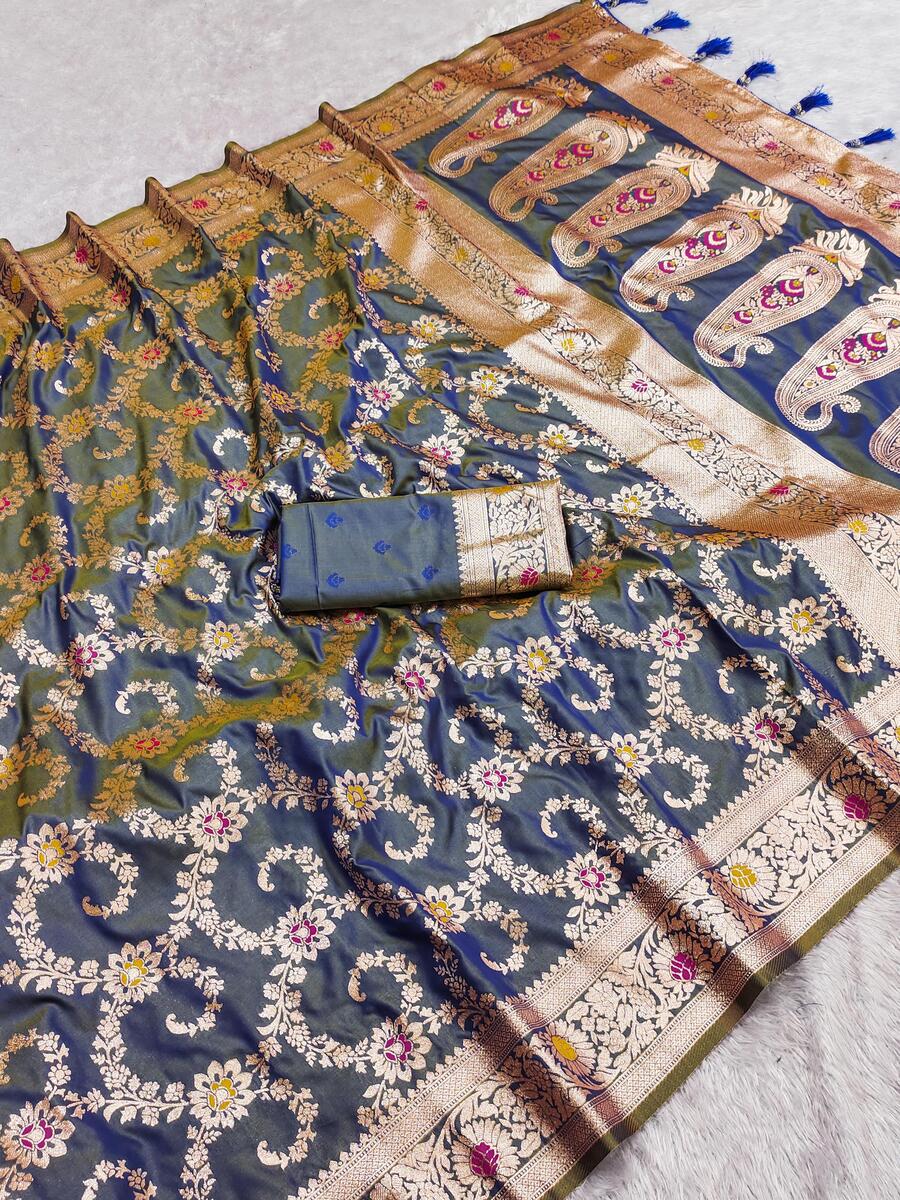 Staring Grey Soft Banarasi Silk Saree With Blooming Blouse Piece - Image 8
