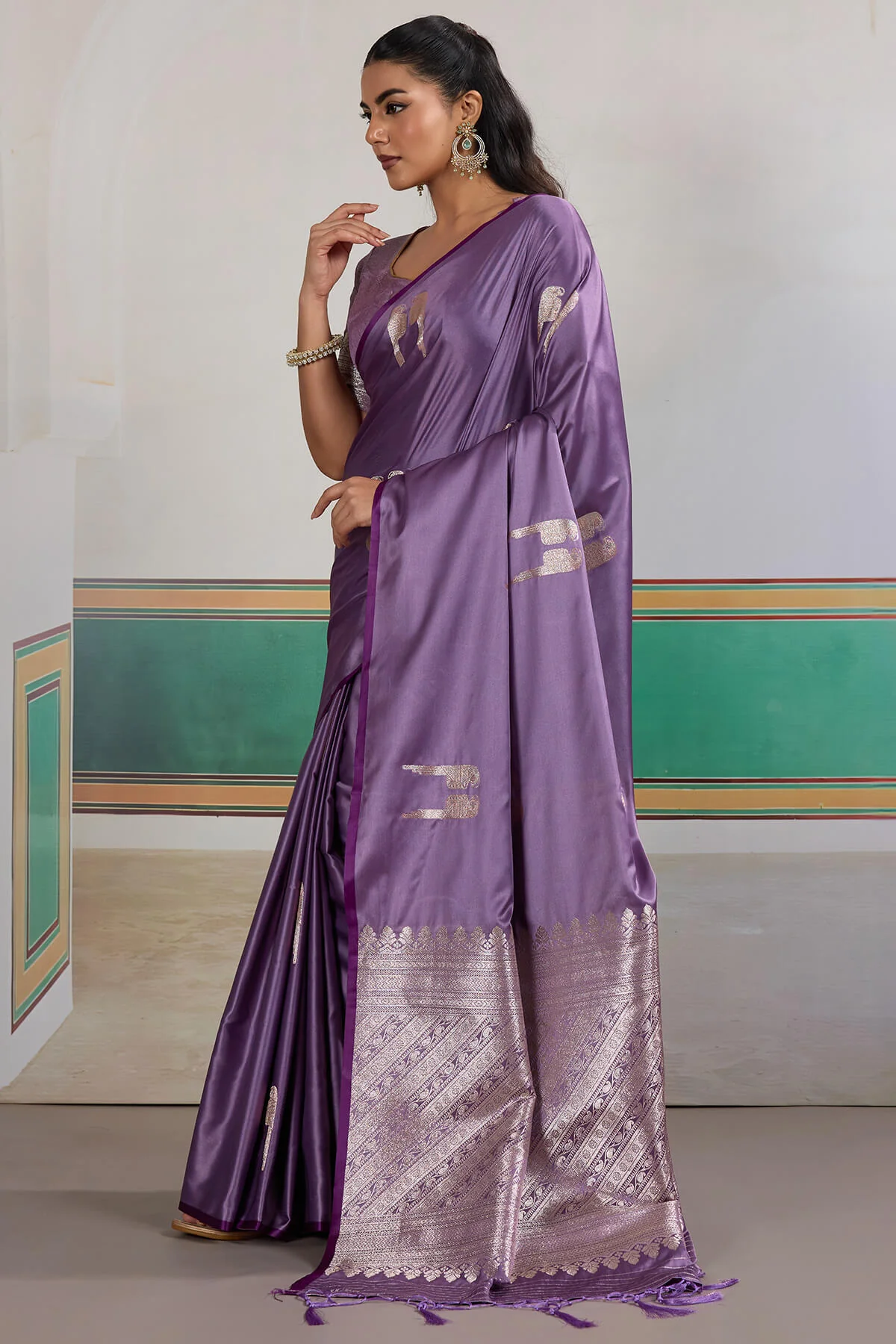 Staring Lavender Banarasi Satin Silk Saree With Desiring Blouse - Image 4