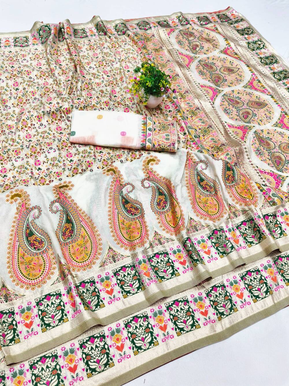 Stunner Beige Nylon Dola Pashmina Saree With Fragrant Blouse Piece - Image 2