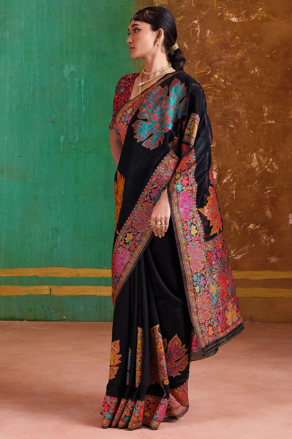 Stunner Black Pashmina Saree With Confounding Blouse Piece - Image 5