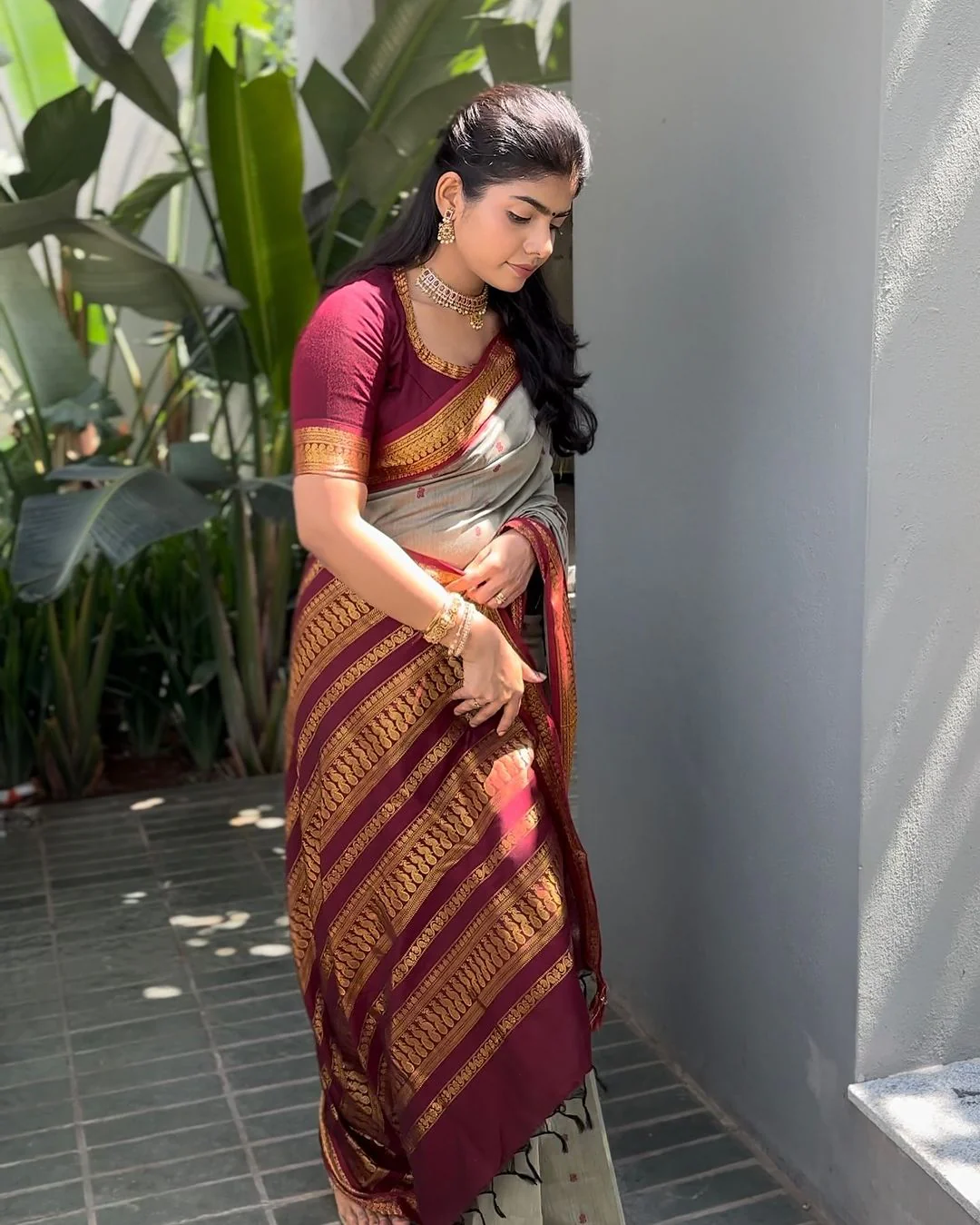 Stunner Grey Soft Silk Saree With Divine Blouse Piece - Image 5