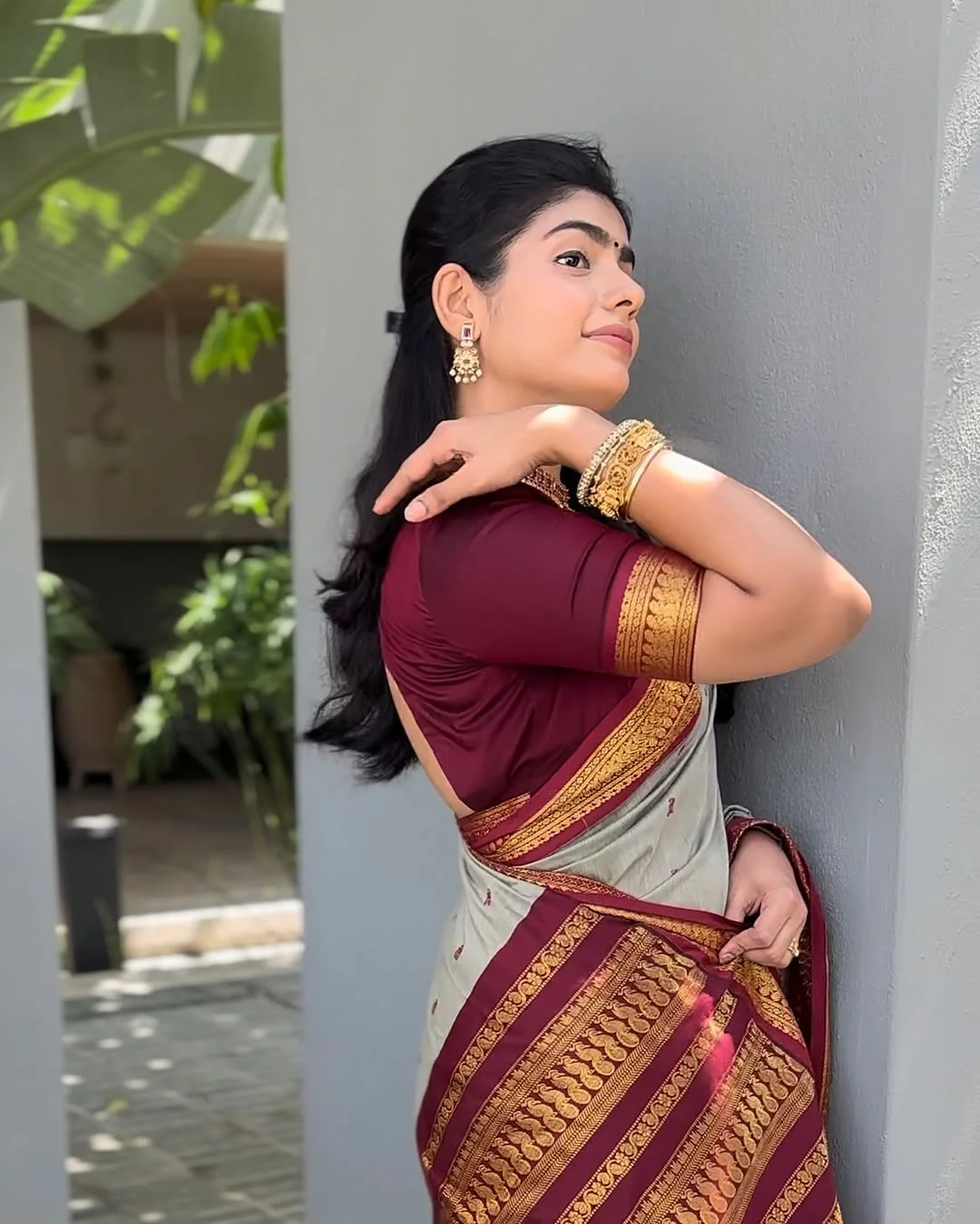 Stunner Grey Soft Silk Saree With Divine Blouse Piece - Image 6