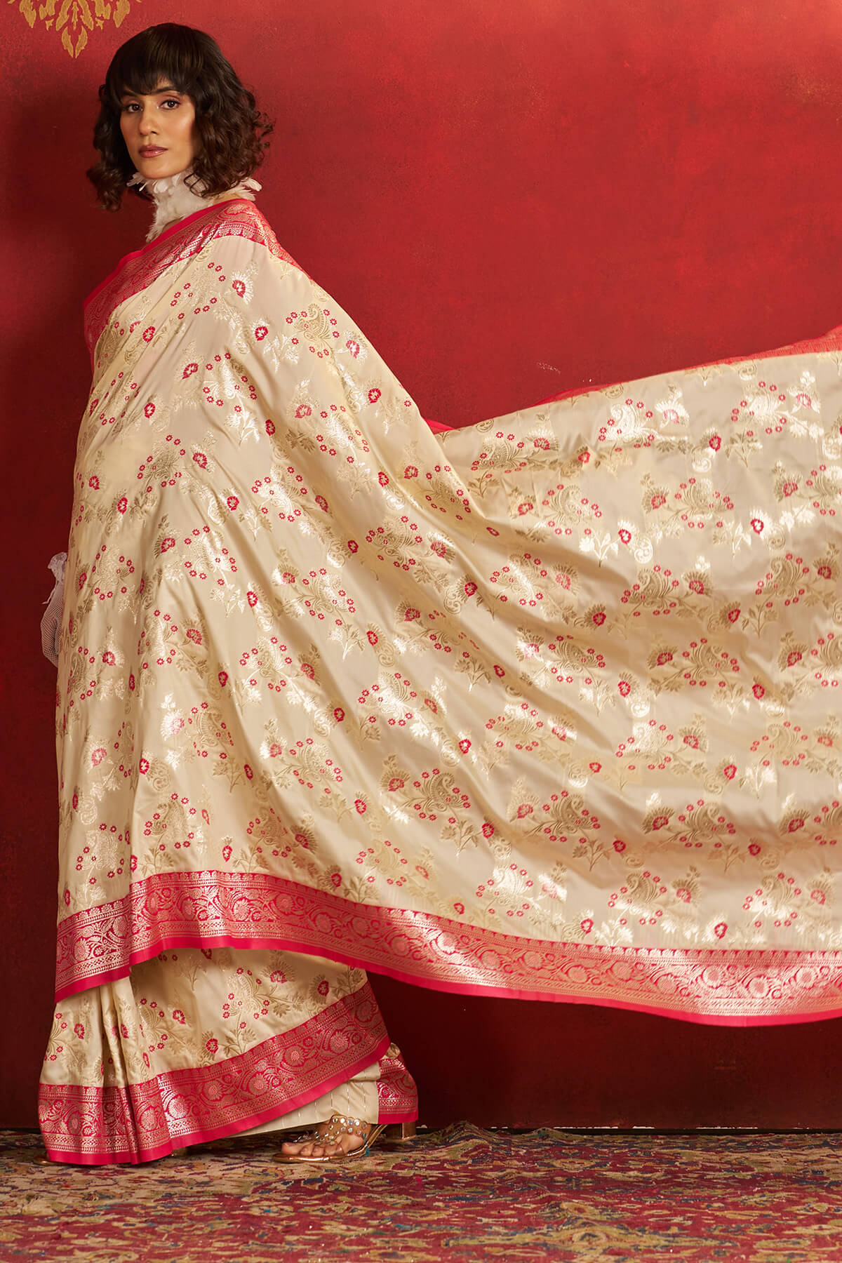 Stunning Beige Pure Zari Weaving Banarasi Silk Saree With Majesty Blouse Piece - Image 4