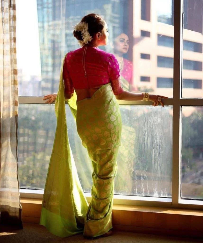 Stunning Parrot Soft Silk Saree With Surpassing Blouse Piece - Image 3