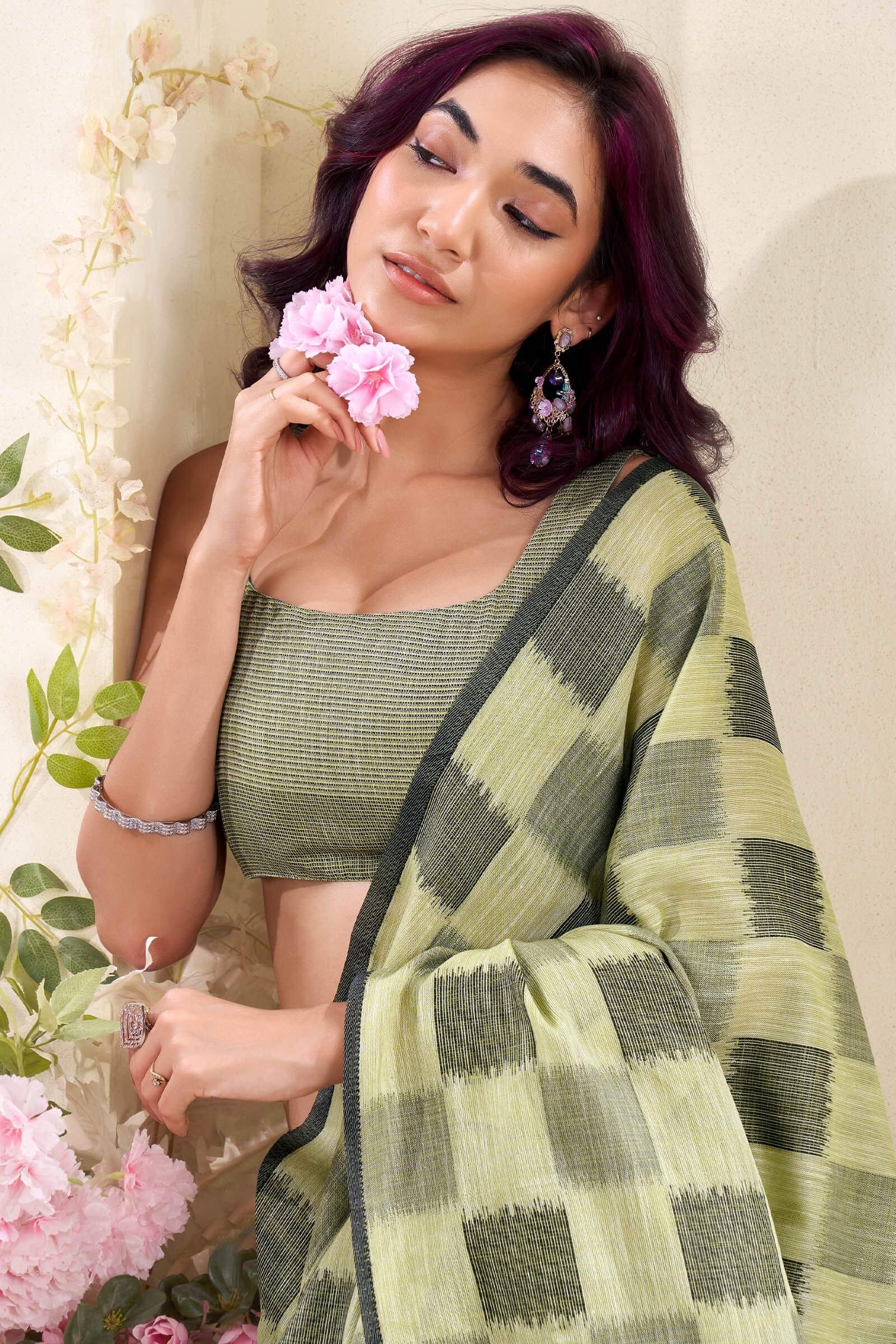 Stylish Green Cotton Silk Saree With Innovative Blouse Piece - Image 4
