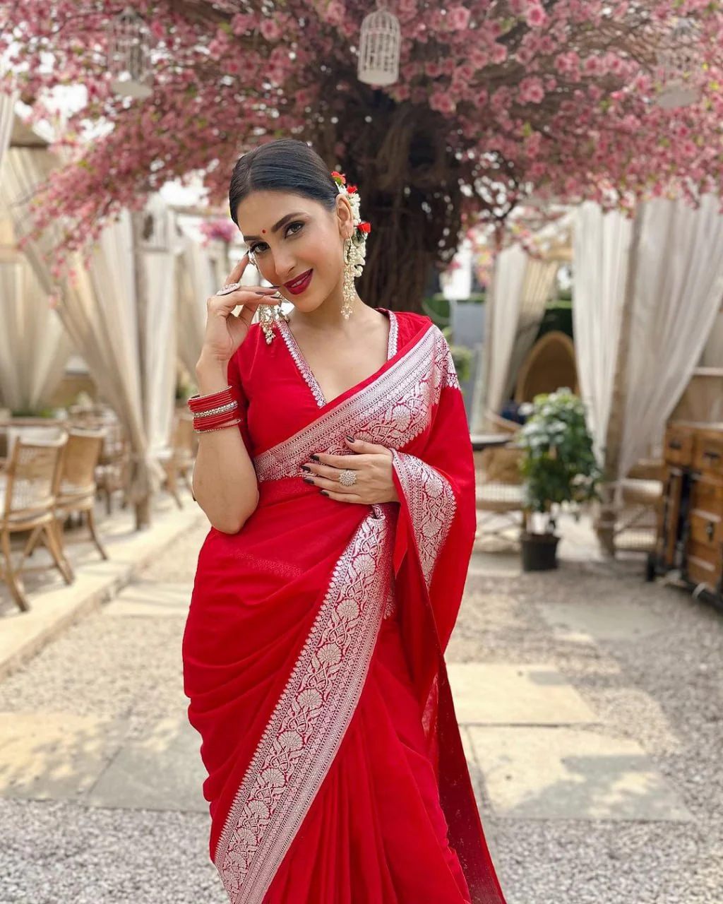 Stylish Red Soft Silk Saree With Hypnotic Blouse Piece - Image 4