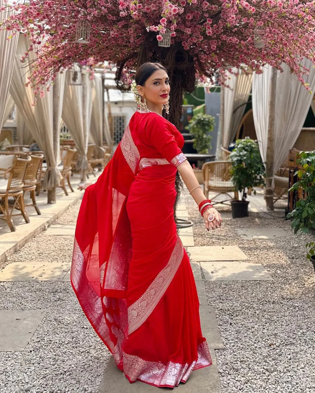 Stylish Red Soft Silk Saree With Hypnotic Blouse Piece - Image 6