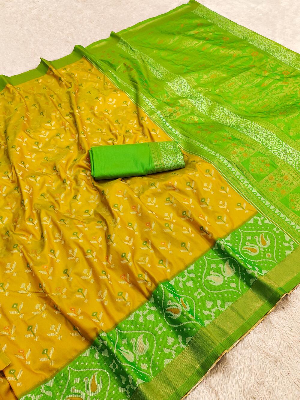 Stylish Yellow Pure Zari Weaving Banarasi Silk Saree With Improbable Blouse Piece