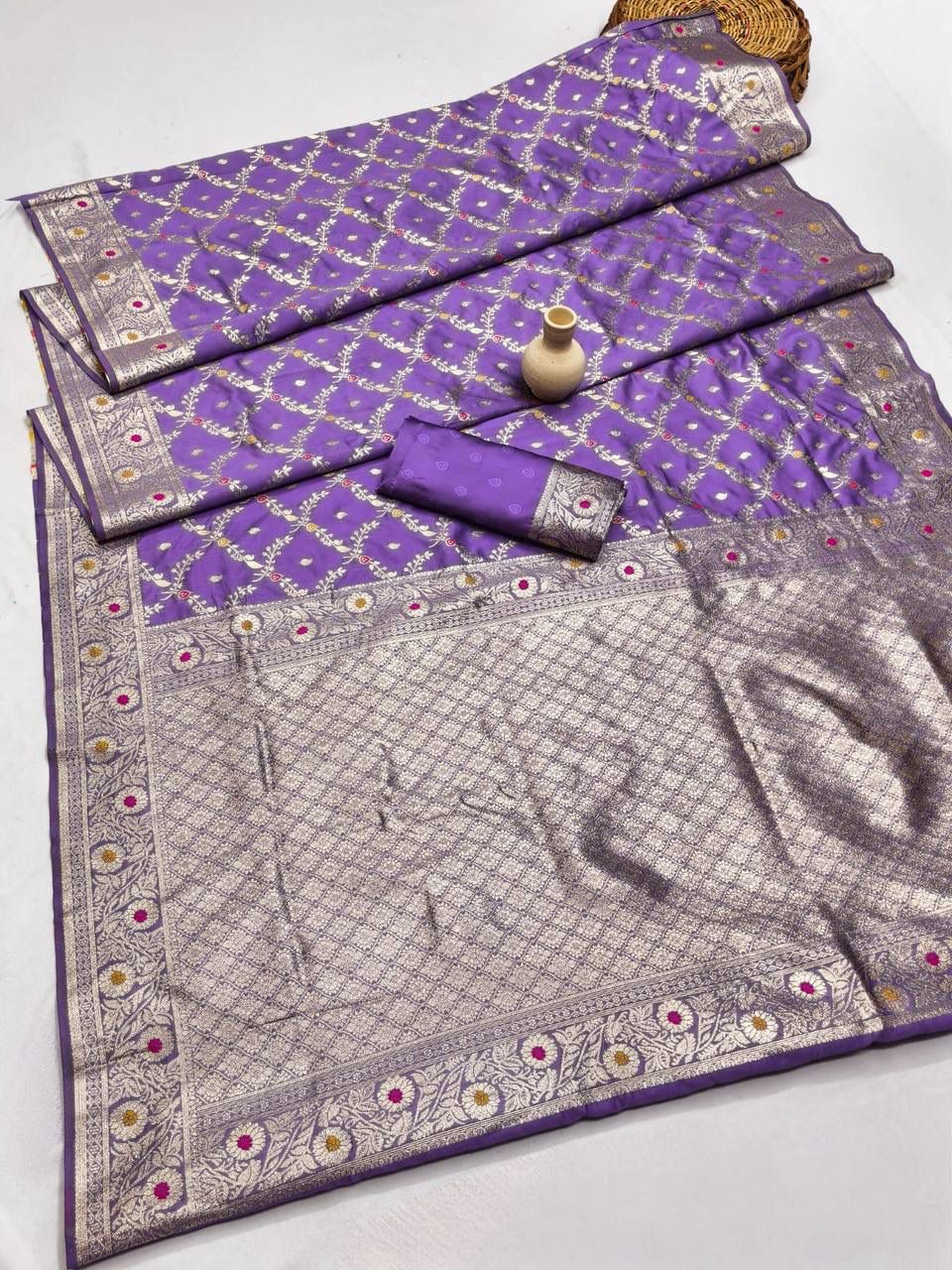 Sumptuous Lavender Soft Banarasi Silk Saree With Glowing Blouse Piece - Image 2
