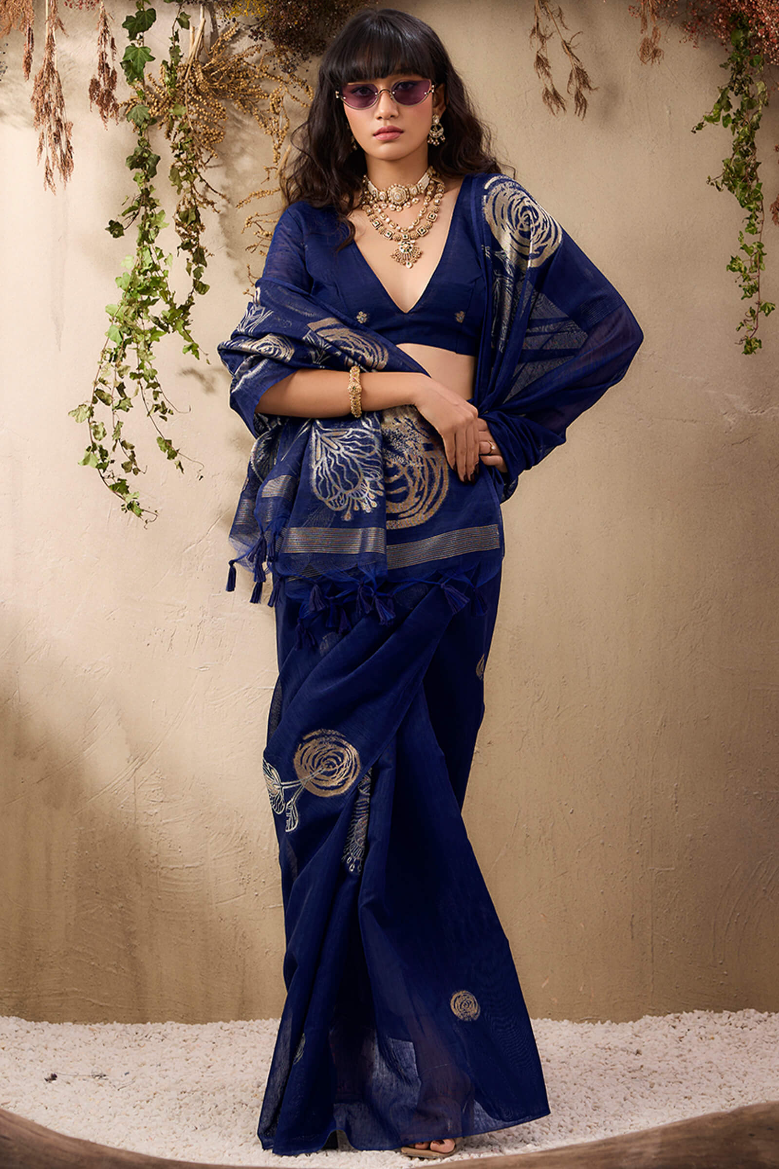 Sumptuous Navy Blue Cotton Silk Saree With Exquisite Blouse Piece - Image 5