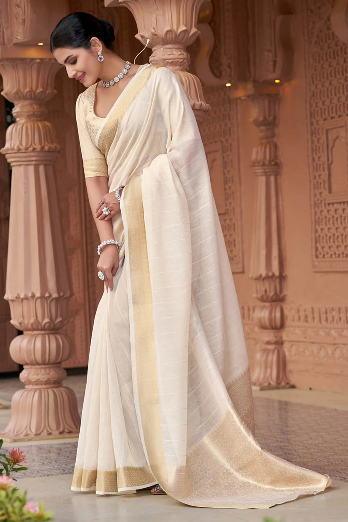 Sumptuous Off White Cotton Silk Saree With Stunning Blouse Piece - Image 3
