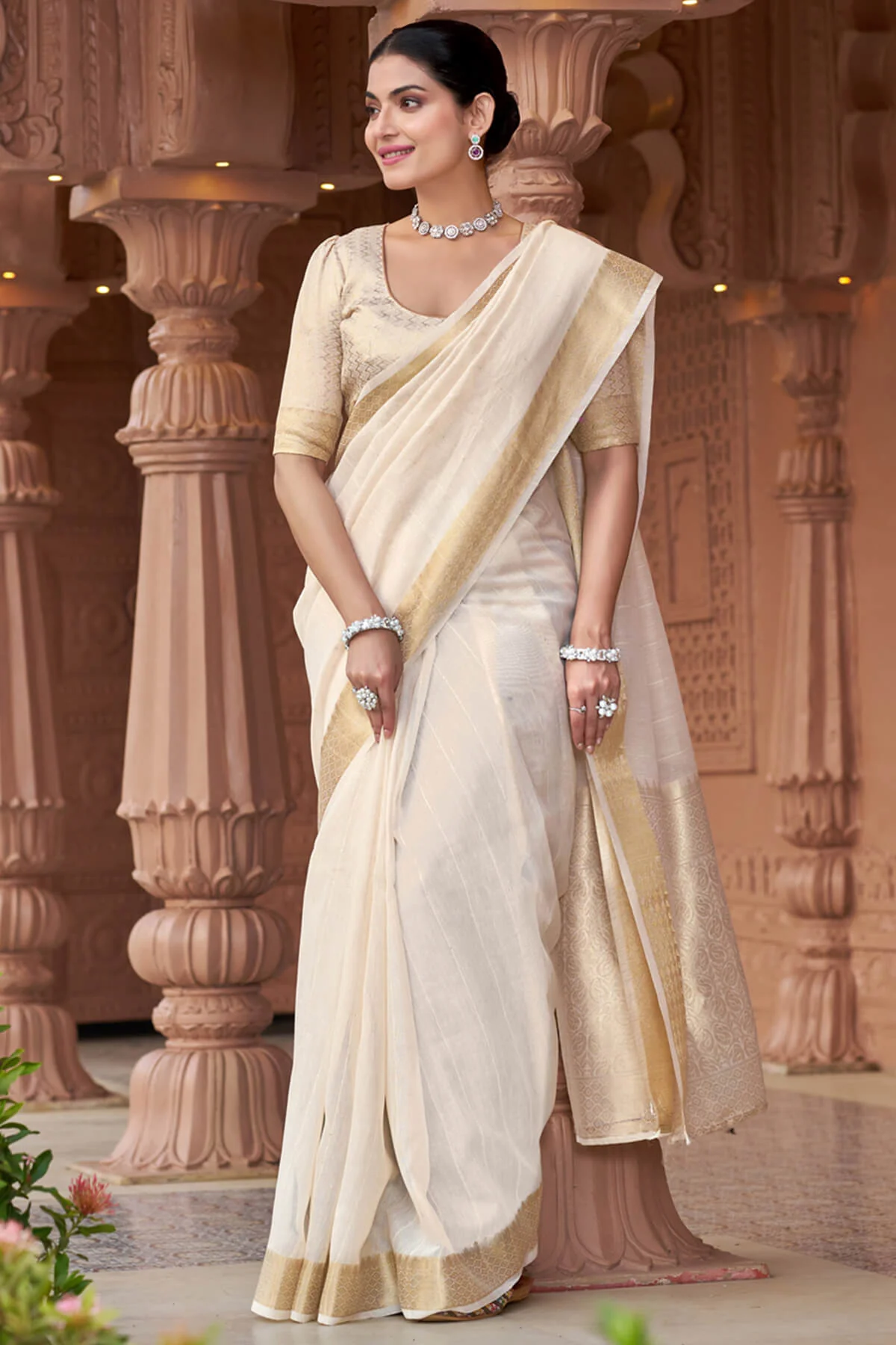Sumptuous Off White Cotton Silk Saree With Stunning Blouse Piece - Image 5