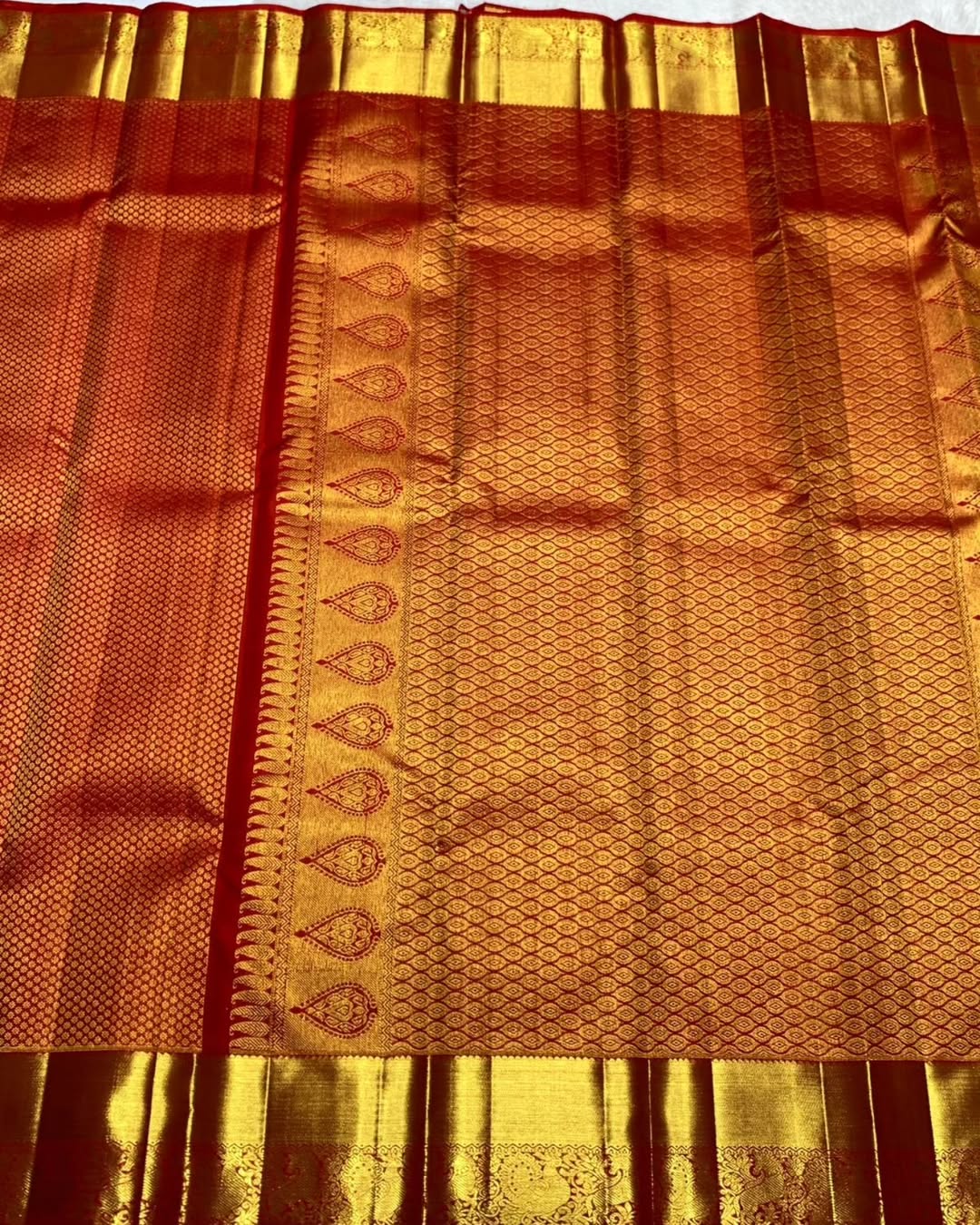 Sumptuous Red Soft Banarasi Silk Saree With Bewitching Blouse Piece - Image 5