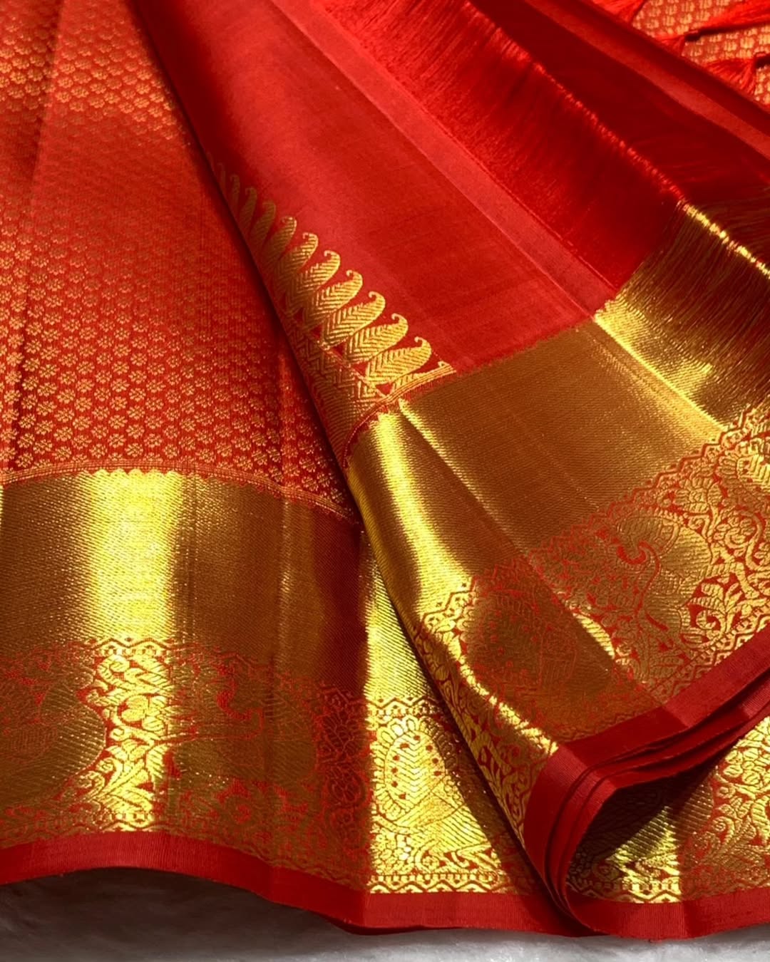 Sumptuous Red Soft Banarasi Silk Saree With Bewitching Blouse Piece - Image 7