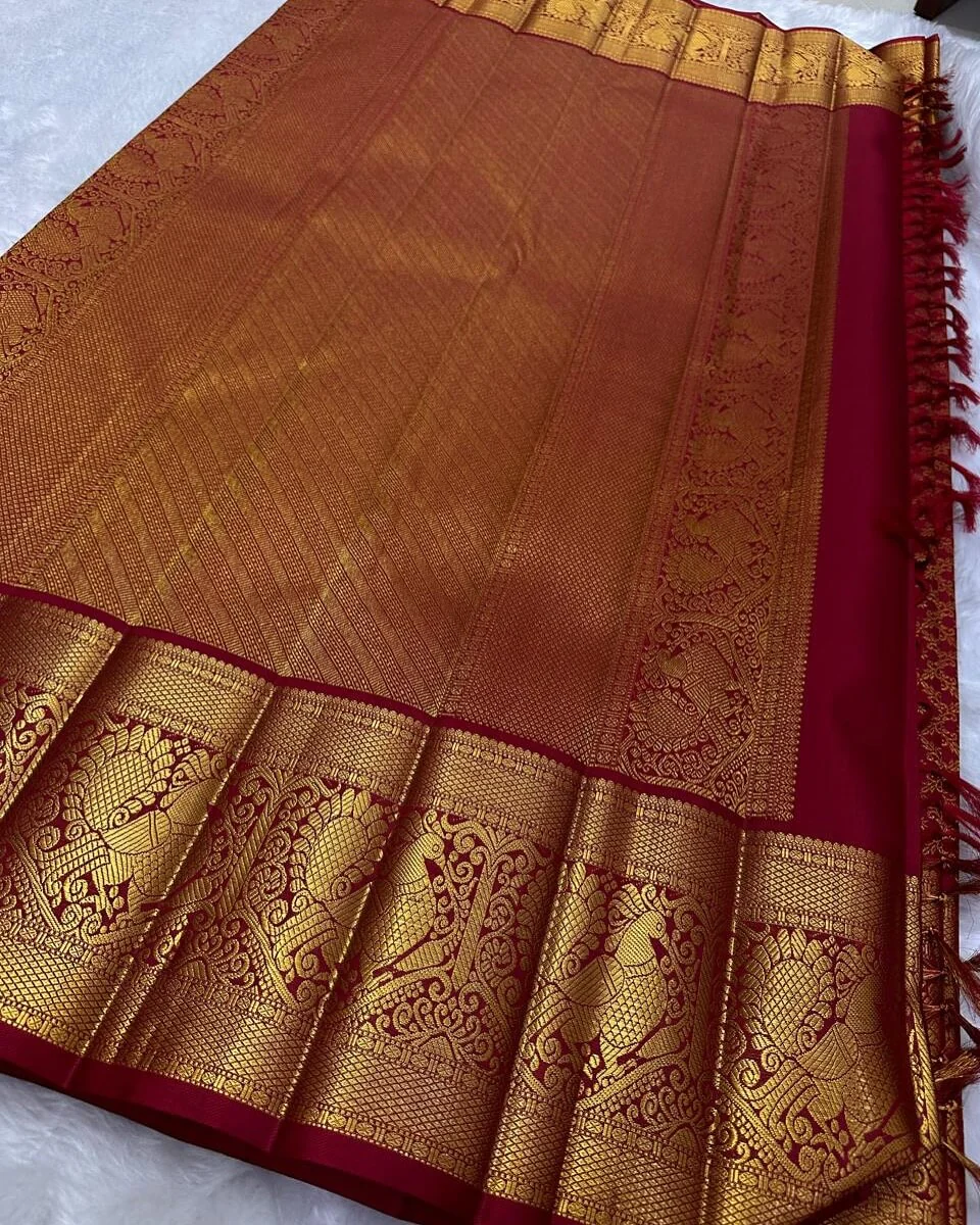 Sumptuous Red Soft Banarasi Silk Saree With Imaginative Blouse Piece - Image 4