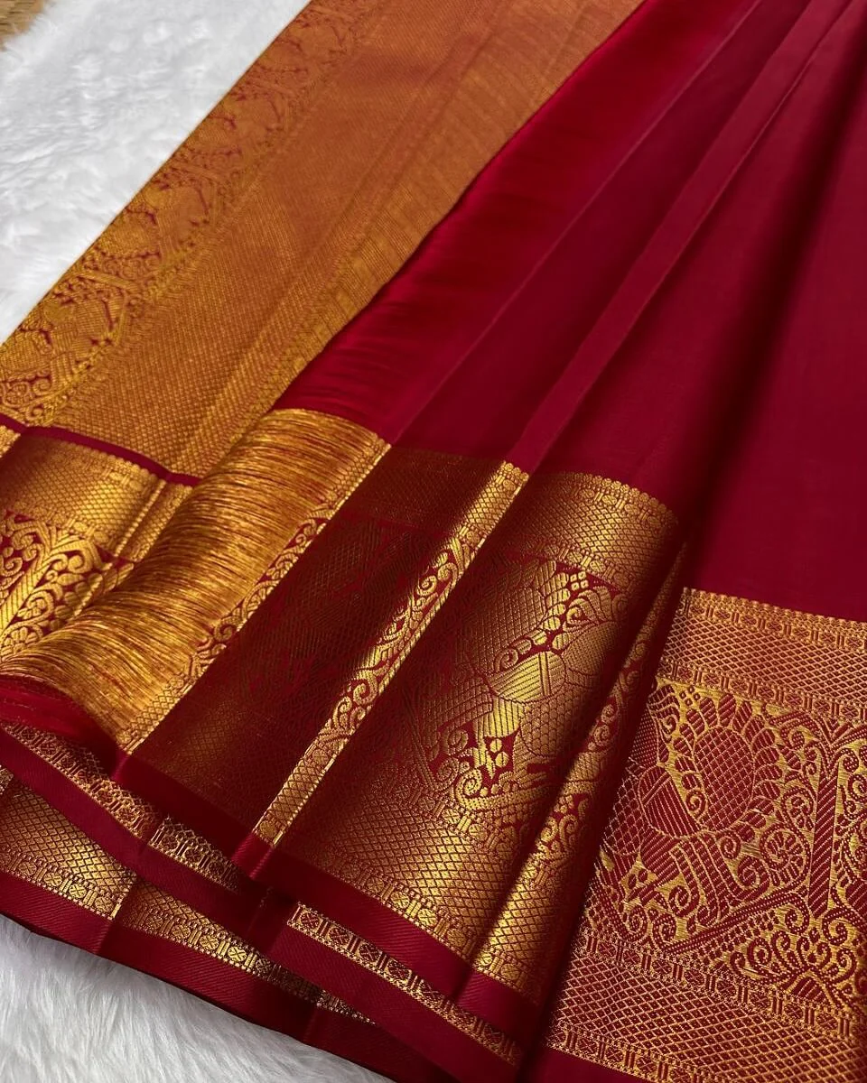 Sumptuous Red Soft Banarasi Silk Saree With Imaginative Blouse Piece - Image 5