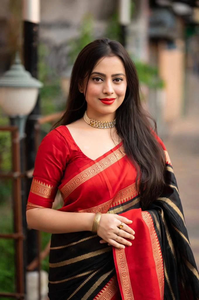 Supernal Black Soft Silk Saree With Resonant Blouse Piece - Image 3
