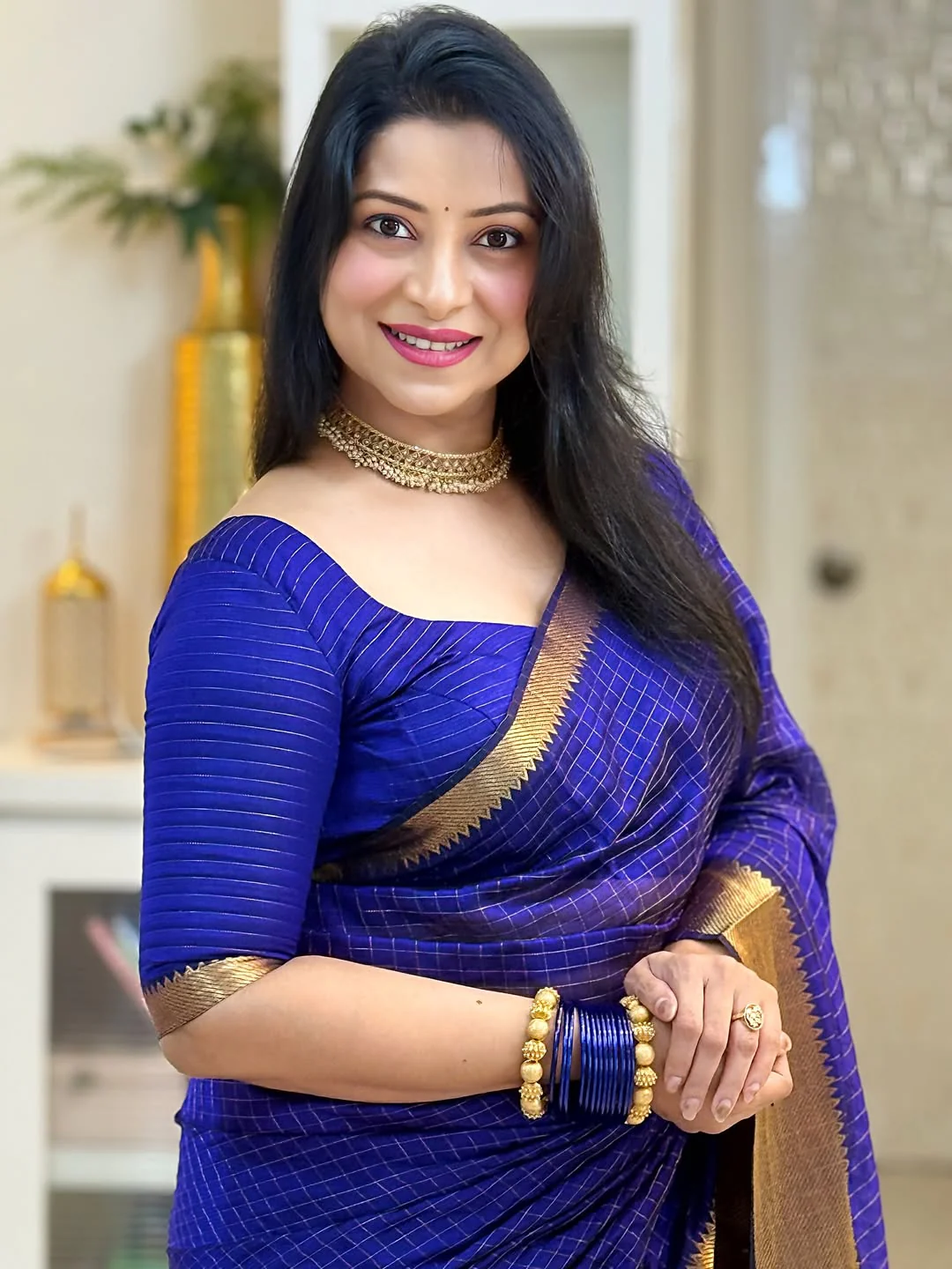 Supernal Royal Blue Soft Silk Saree With Pleasant Blouse Piece - Image 2