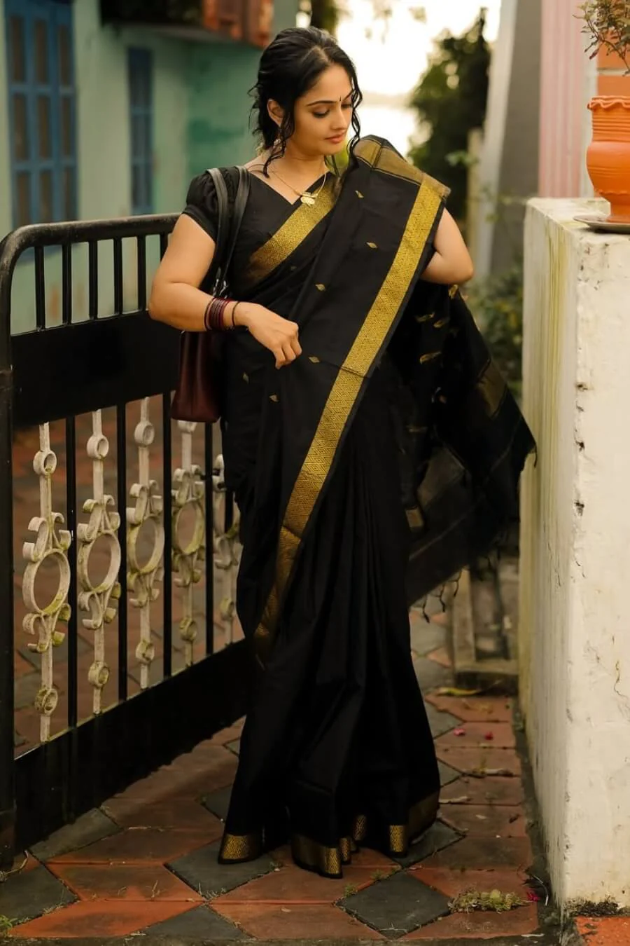 Surpassing Black Cotton Silk Saree With Classy Blouse Piece - Image 3