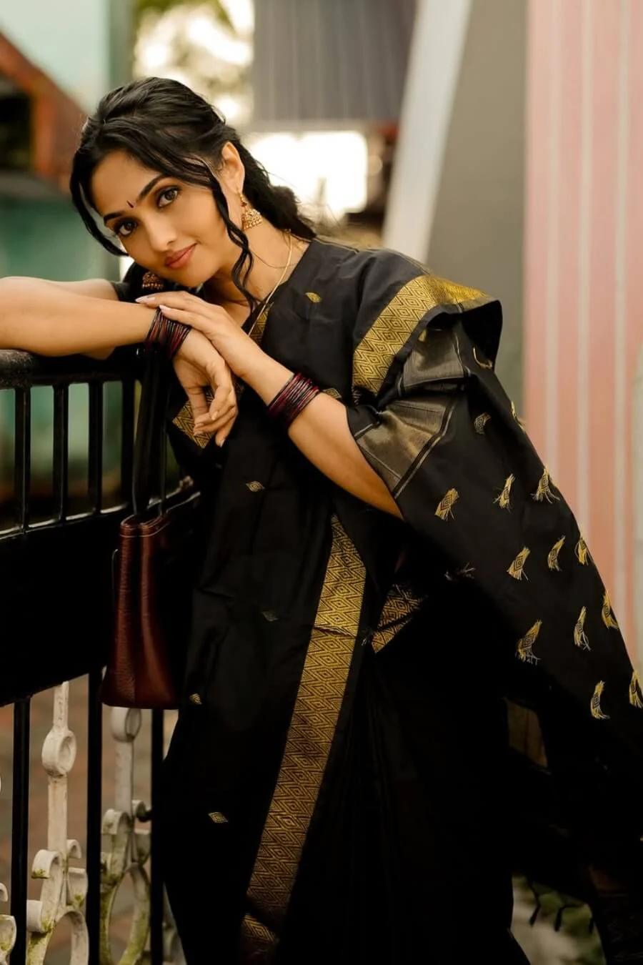 Surpassing Black Cotton Silk Saree With Classy Blouse Piece - Image 4