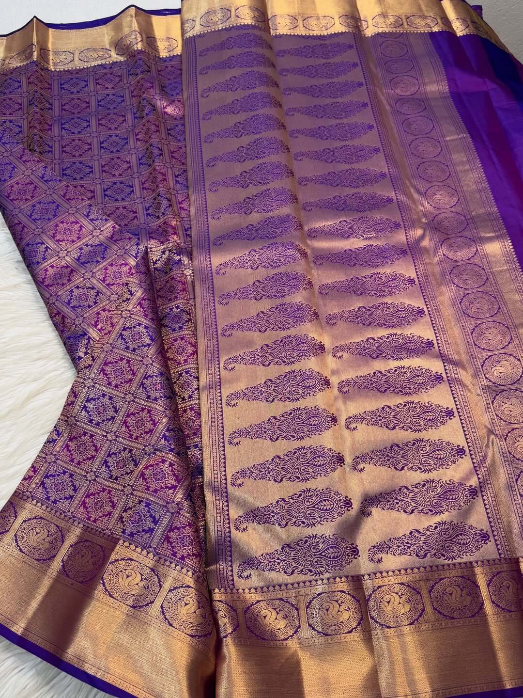 Surpassing Purple Soft Banarasi Silk Saree With Luxuriant Blouse Piece - Image 2