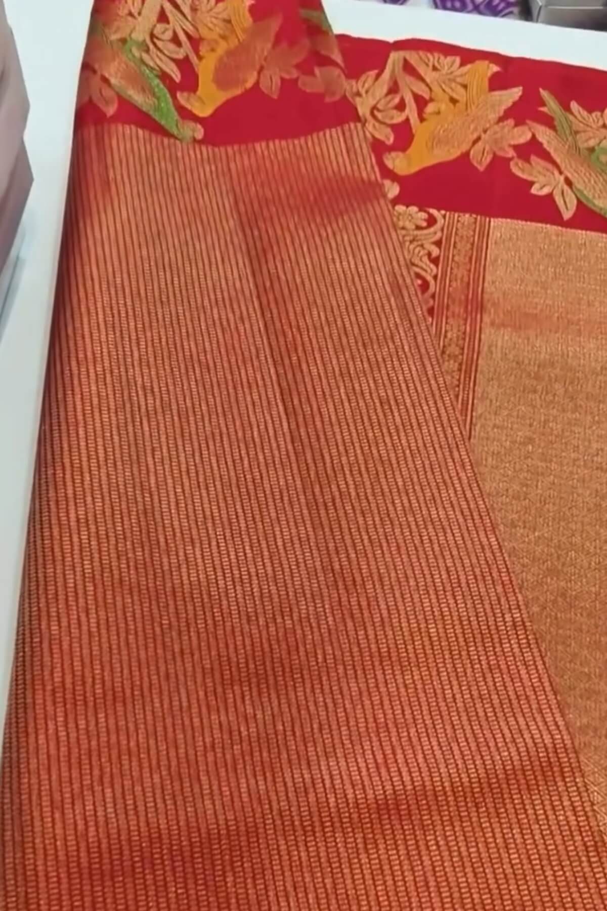 Surpassing Red Pure Zari Weaving Banarasi Silk Saree With Efflorescence Blouse Piece - Image 3